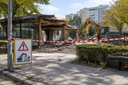 Район „Тракия“ започна демонтаж на незаконно заведение